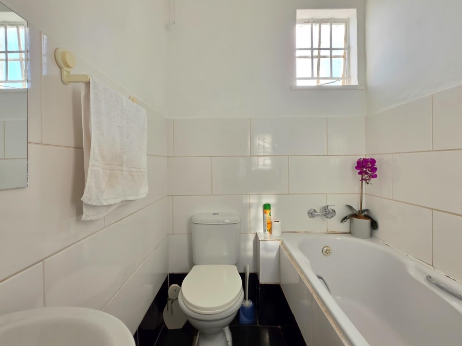 2 Bedroom Property for Sale in Sea Point Western Cape